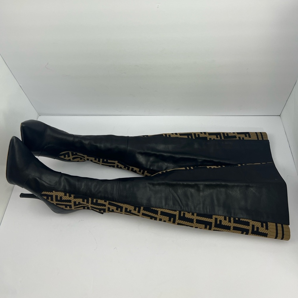 FENDI THIGH HIGH BOOTS, FENDI LOGO “FF”, ROCKOKO HEELS, COLIBRI LEATHER, SIZE 39 - Picture 8 of 17